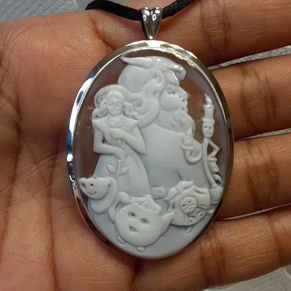 925, Made in Italy, Hand Carved Cameo, Beauty & The Beast. Pendant & Brooch. - Picture 3 of 17